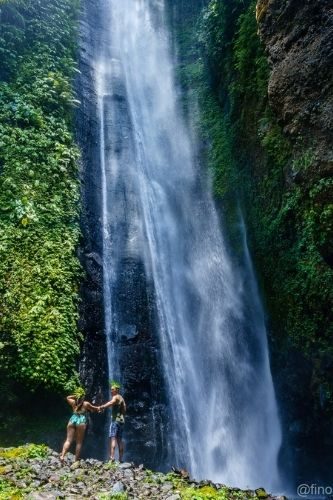 couple walking towards Fiji Waterfalls Bali, Indonesia